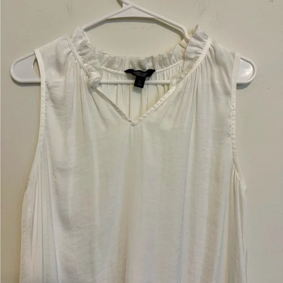 2/$30 Simply Vera Vera Wang Off White Pleated Neck Sleeveless Blouse Size Small - Picture 3 of 7